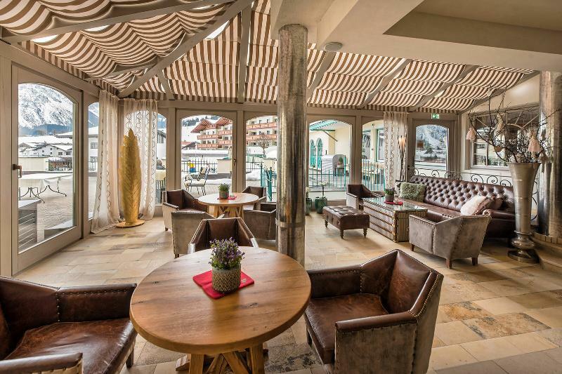 Alpenrose Leading Family Hotel & Resort แลร์มอส ภายนอก รูปภาพ