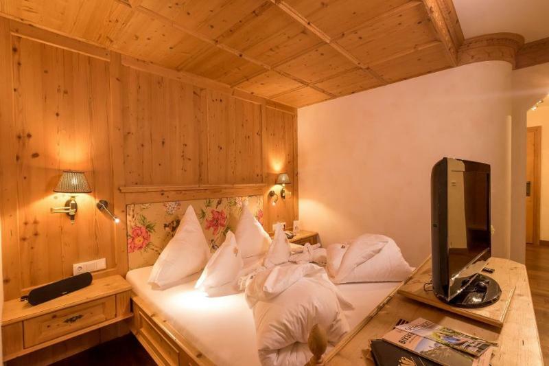 Alpenrose Leading Family Hotel & Resort แลร์มอส ภายนอก รูปภาพ